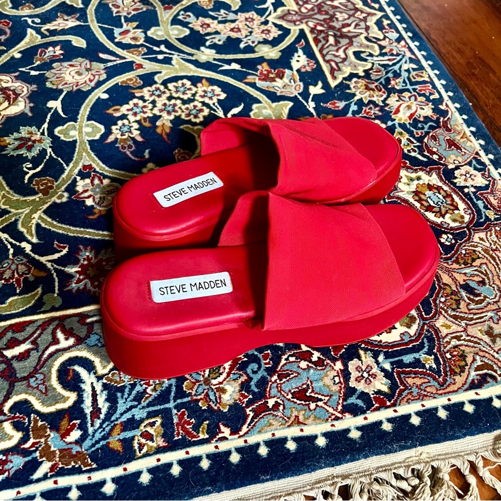 Steve Madden Slinky platform sandal in red